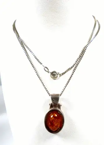 Kette aus 835 Silber mit Anhänger aus 925 Silber mit Bernstein Amber
