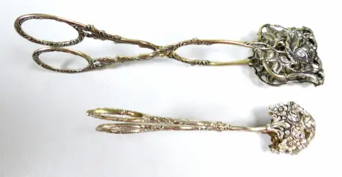 Gebäckzange und Zuckerzange aus 835 Silber Rosenmuster