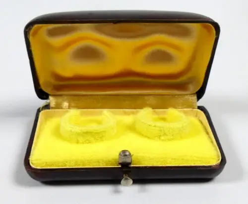 original alte DDR Schmuckschachtel aus Bakelit für Eheringe klein neuwertig