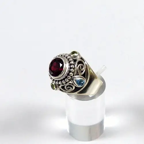 wunderschöner Ring aus 925 Silber mit Granat,   Größe 53