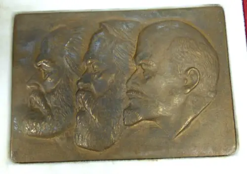 Bronzerelief von Marx, Engels und Lenin in OVP