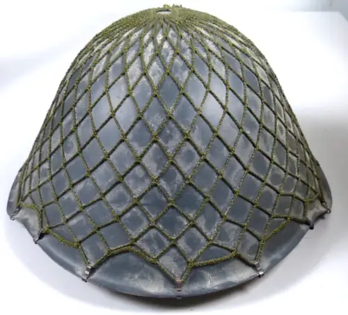 NVA Stahlhelm mit Netz Top Zustand wohl ungetragen