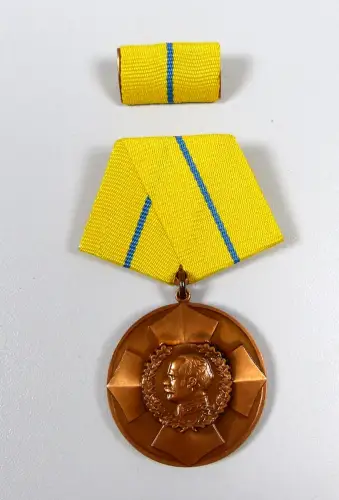 original DDR Blücher Medaille für Tapferkeit in Bronze Bartel 226 b