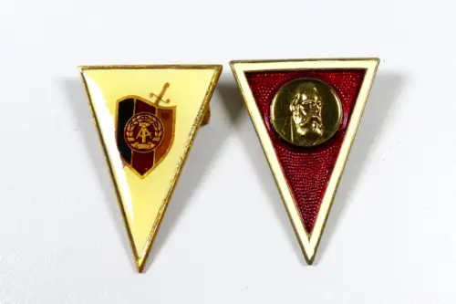 2 original alte Akademie Abzeichen MfS und Friedrich Engels