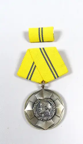 original DDR Blücher Medaille für Tapferkeit in Silber Bartel 225 b
