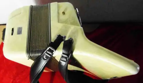 Akkordeon Scandalli Brevetto Sax Klappen 120 Bässe perlmutt im Koffer