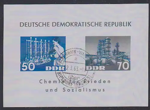 Chemieblock DDR Bl. 18, gest. Frauenhain-Walddorf über Kipsdorf, Labor Destillationskolonne Petrolchemie