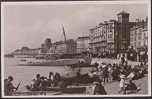 card Ak HASTINGS 1009 Photo by Judges Fischerboote Strand Hafenpromenade