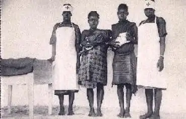 Pawa Belgisch Kongo Rot Kreuz Krankenschwestern Hebammen mit Frau und Kind *ca.1930