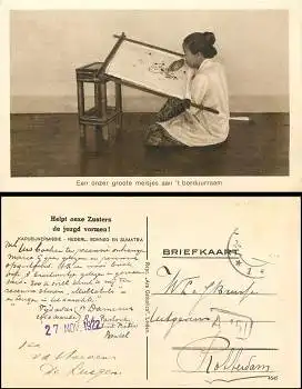 Sumatra stickendes Mädchen aus Borneo o 27.11.22