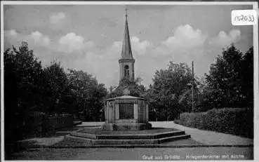 01609 Gröditz Kriegerdenkmal mit Kirche Gasthof Richter *  um 1940
