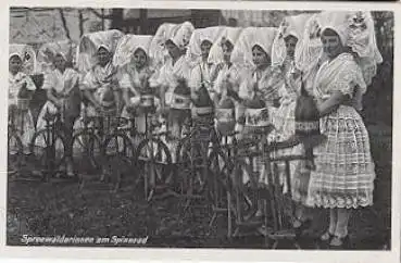 Spreewälderinnen am Spinnrad Trachten  * ca. 1925