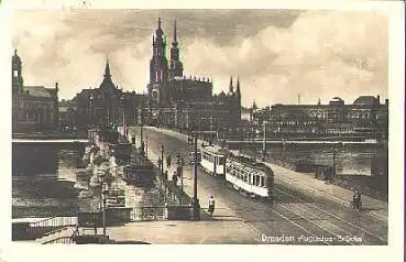 Dresden Augustus-Brücke mit Hecht-Straßenbahn o o 25.9.1942