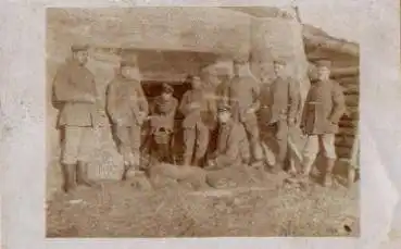 Deutsche Soldaten vor Unterstand Militär 1. WK. Echtfoto * ca. 1915
