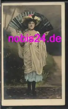 Mädchen mit Fächer und Hut  *ca.1910