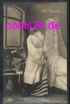 Erotika Fra Diavolo Frau beim anziehen *ca.1910