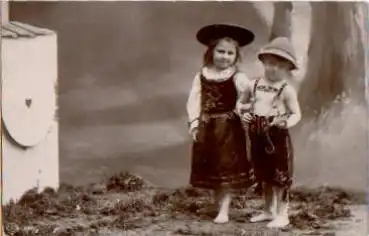 Kinderpaar in Trachten Lederhosen gebraucht ca. 1905