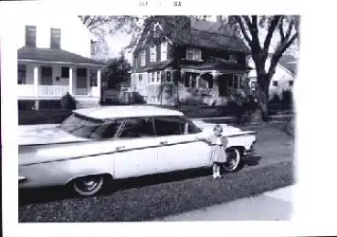 Kind vor amerikanischen Auto Echtfoto, k. AK., * ca. 1960