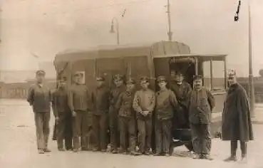 Lastwagen Gruppe von Männer vor Lkw * ca. 1930