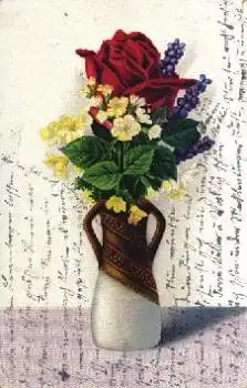 rote Rose mit gelben und violetten Blumen in Vase o 15.7.1918