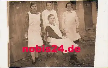 Hausarbeit Bügeln Frauen mit Bügeleisen Echtfoto *ca. 1920