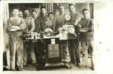 Dreher Mechaniker vor Drehbank, Echtfotokarte * ca. 1920