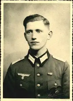Porträtaufnahme von deutschem Soldaten, * ca. 1940