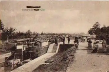 Binnenschiff in einer Schleuse  am Kanal, * ca. 1915