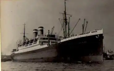 Hochseedampfschiff "Hamburg" im Hafen *ca. 1930