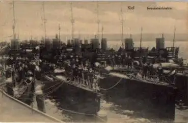 Kiel Torpedobootshafen mit S 122 * ca. 1910