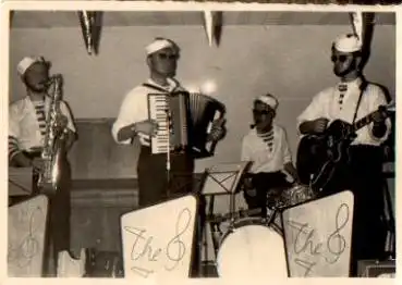 Jazz-Band mit Schifferklavier, Gitarre, Trommel, Saxephon,* ca. 1950