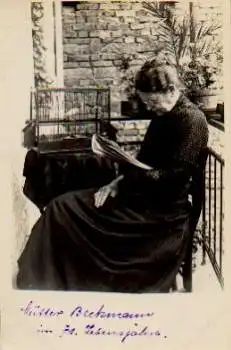 Kanarienvogel mit alter Frau * ca. 1910