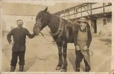 Knecht mit Pferd und Gutsbesitzer Echtfoto * ca. 1920
