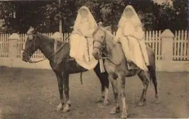 Nonnen auf Pferden * ca. 1910