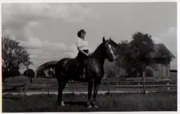 Reiterin auf Pferd, Echtfoto * ca. 1950