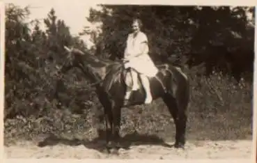 Reiter auf Pferd Echtfoto gebr. ca. 1950