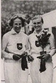 Olympische Spiele 1936 Gisela Mauermayer u. Paula Mollenhauer, Diskuswerferinnen Sammelbild, keine AK,