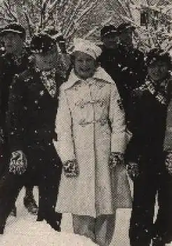 Olympische Spiele 1936, Sonja Henie vor dem Stadion Sammelbild, keine AK