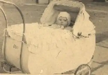 Kleinkind im Kinderwagen, Echtfoto, keine AK, gebr. 1939