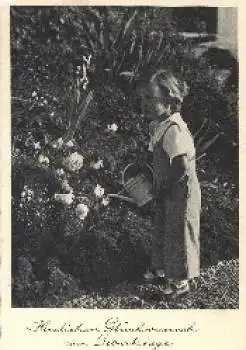 Mädchen mit Gießkanne Geburtstagskarte * ca. 1940