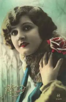 Frau mit Rose  * ca. 1920