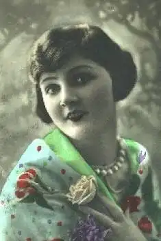 Junge Frau mit Rosen o 12.2.1929