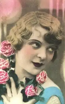 Junge Frau mit Rosen * ca. 1930