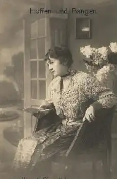 Junge Frau "Hoffen und Bangen" Serienkarte Nr. 34627-4 * ca. 1920