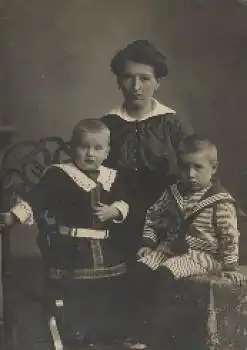 Mutter mit Kindern Echtfoto gebr. ca. 1920