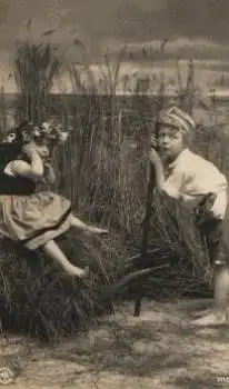 Mädchen und Junge Echtfoto o ca. 1915