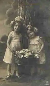 Mädchen mit Blumenkorb Serienkarte1203/04 Geburtstag  o 25.7.1909
