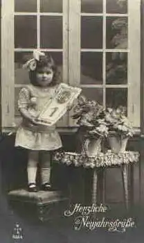 Neujehr Mädchen mit Kalender Seienkarte 824/4 o 30.12.1919