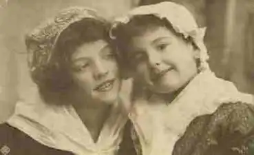 Kinder zwei Mädchen Echtfoto o 5.8.1907