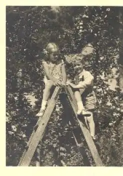 Kinder mit Leiter Echtfoto  *ca. 1940